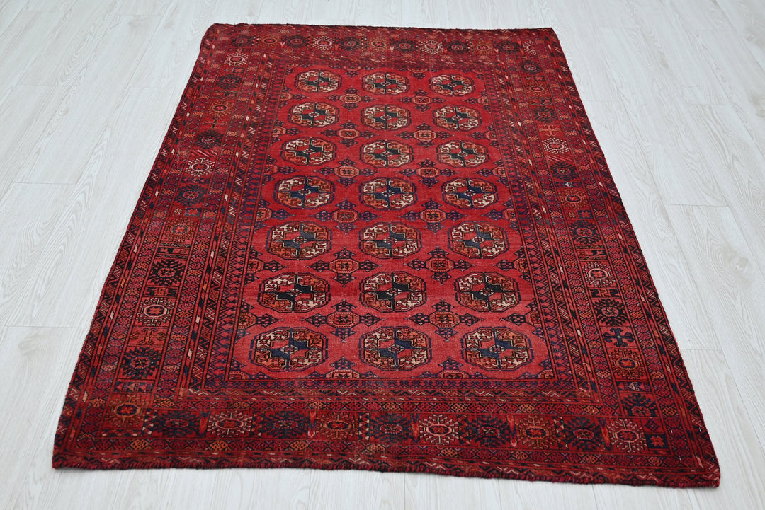 red Accent rug 3' 8" x 5' 3"