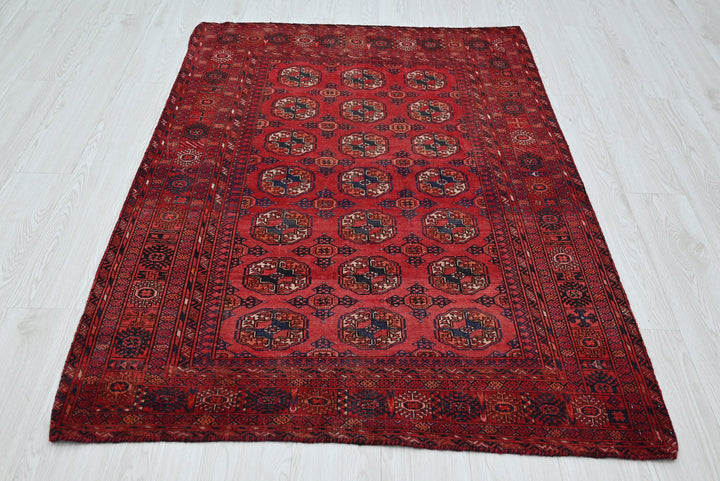 red Accent rug 3' 8" x 5' 3"