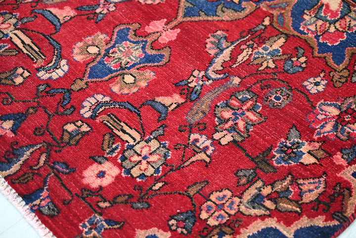 red Accent rug 3' 2" x 6' 0"