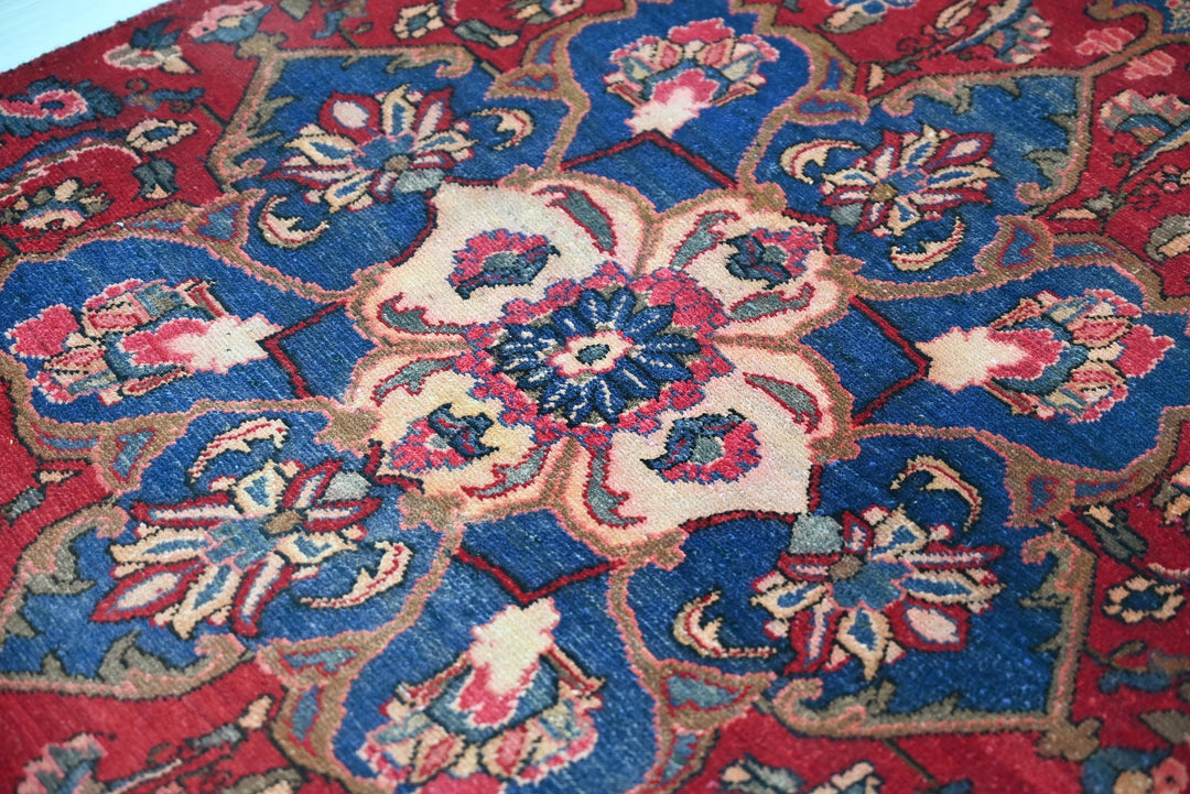 red Accent rug 3' 2" x 6' 0"