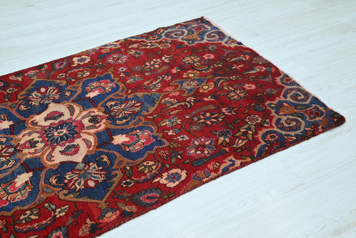red Accent rug 3' 2" x 6' 0"