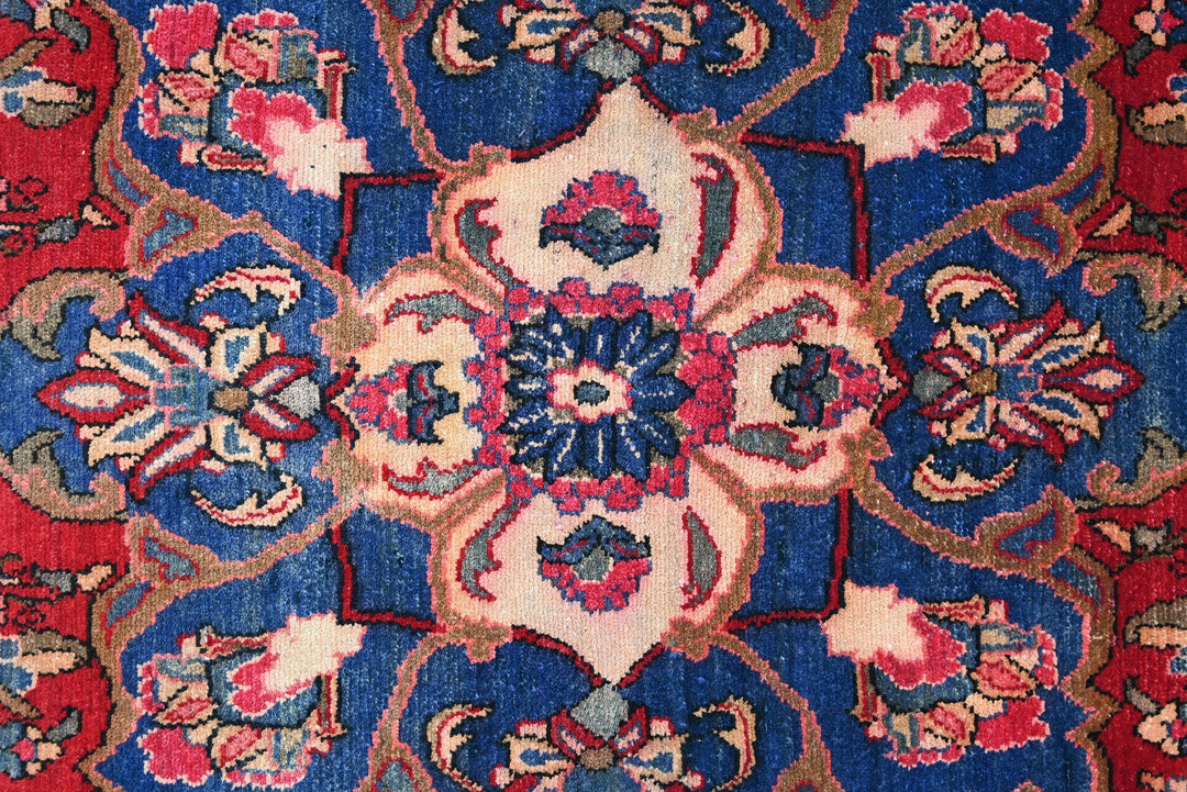 red Accent rug 3' 2" x 6' 0"