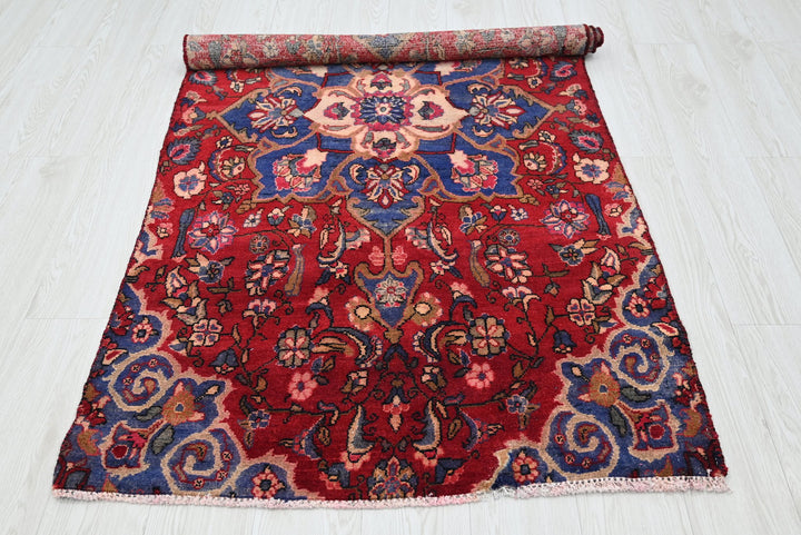 red Accent rug 3' 2" x 6' 0"