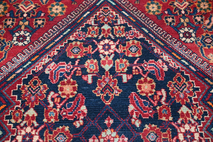 red Accent rug 2' 9" x 5' 5"