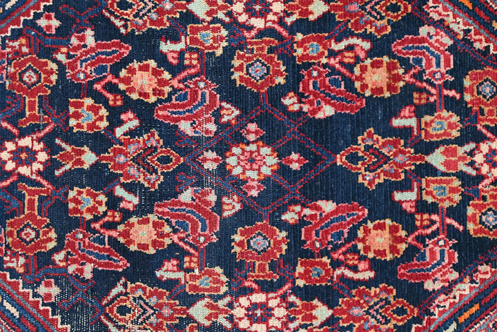 red Accent rug 2' 9" x 5' 5"
