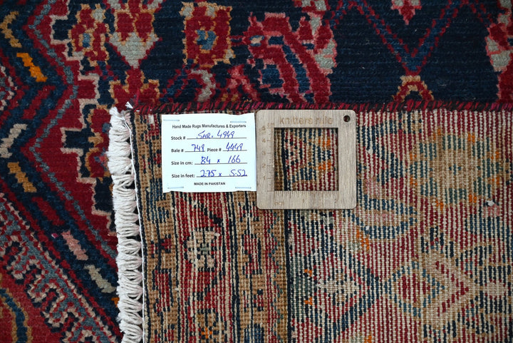red Accent rug 2' 9" x 5' 5"