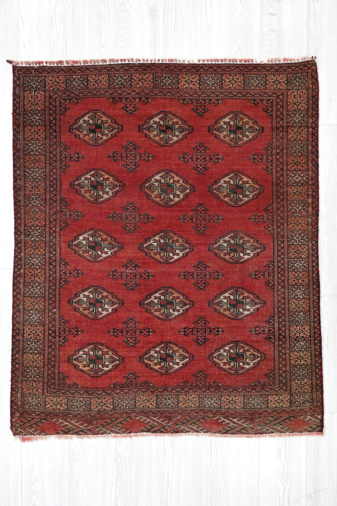 red Accent rug 3' 1" x 3' 9"