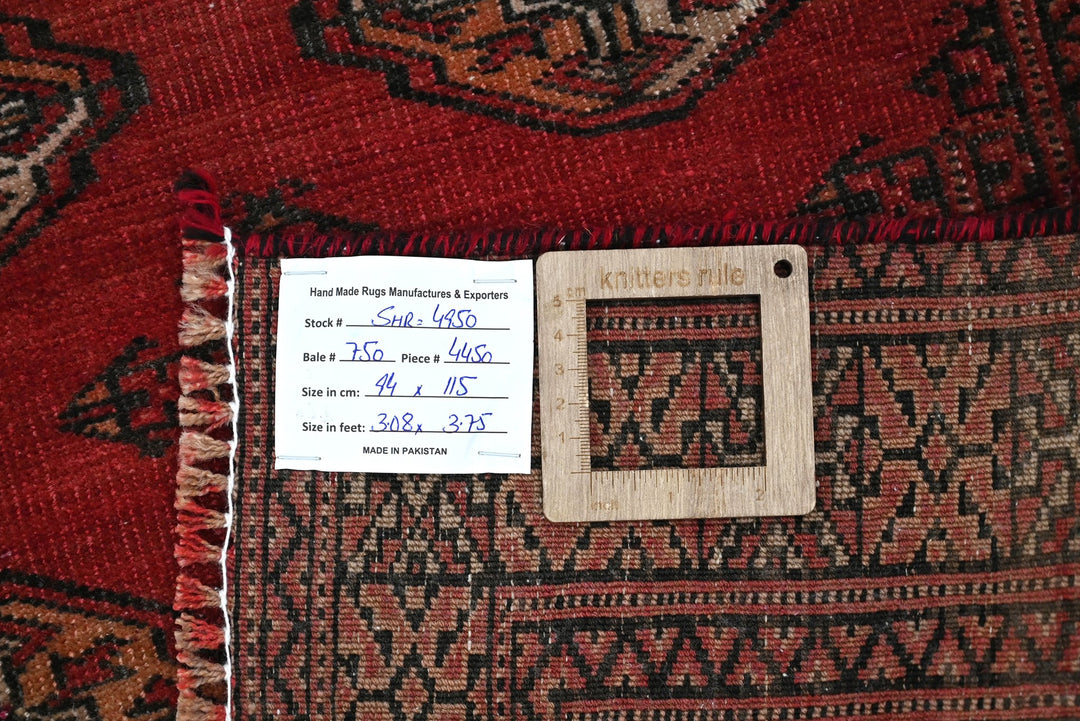 red Accent rug 3' 1" x 3' 9"