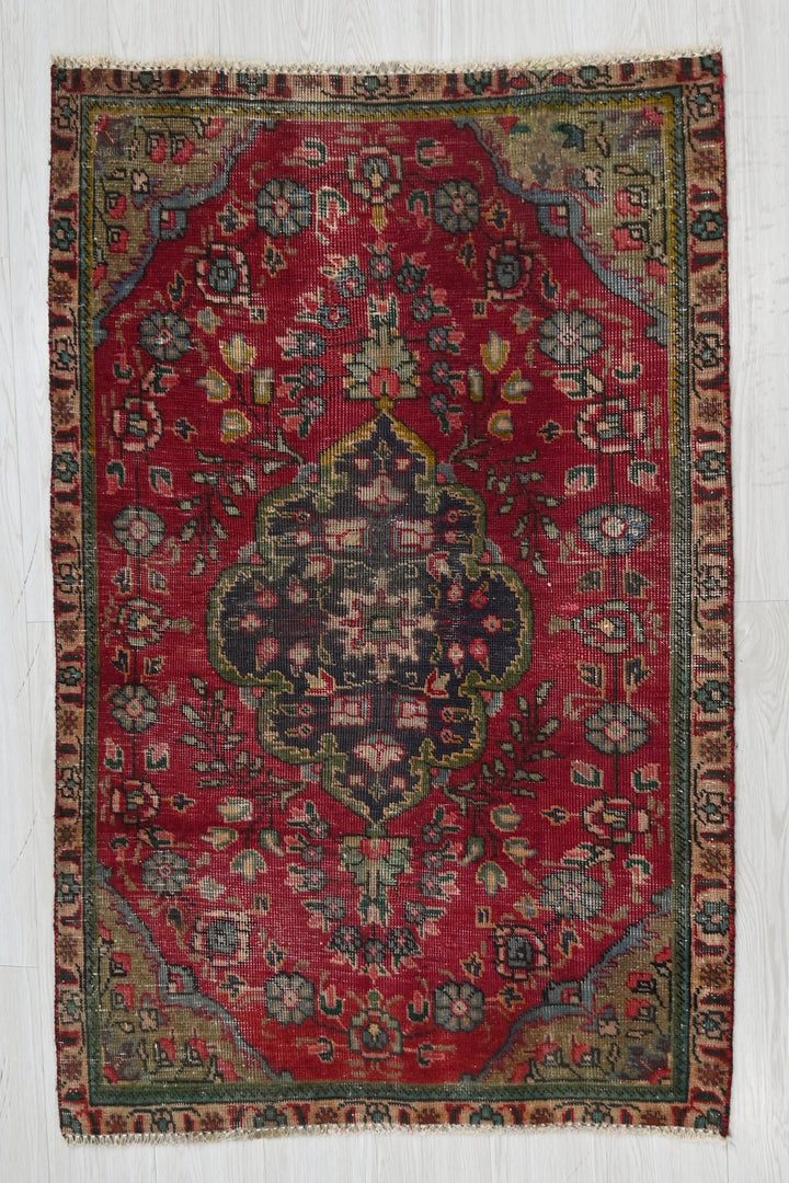 red Accent rug 2' 11" x 4' 2"