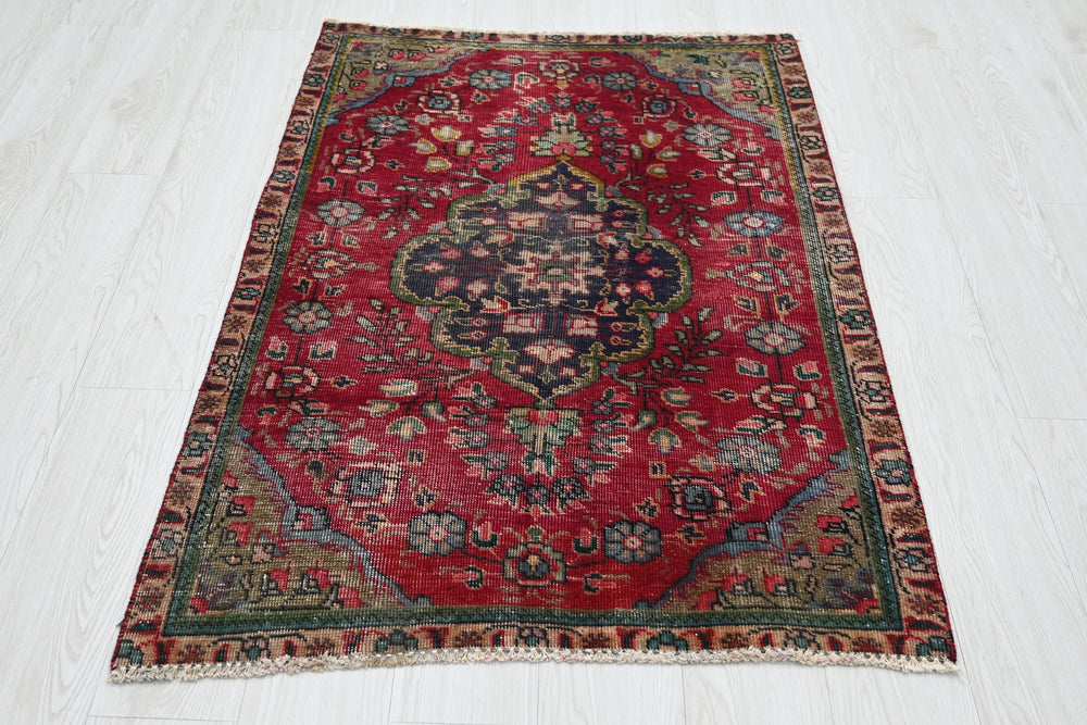 red Accent rug 2' 11" x 4' 2"