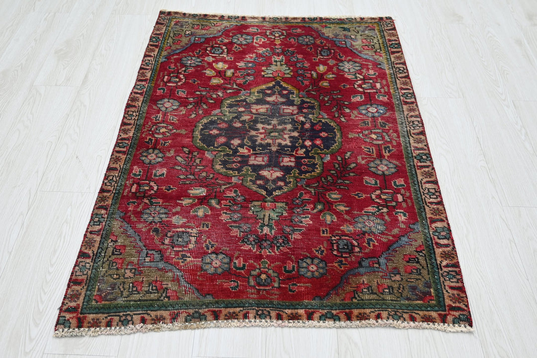red Accent rug 2' 11" x 4' 2"
