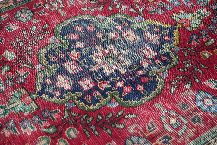 red Accent rug 2' 11" x 4' 2"