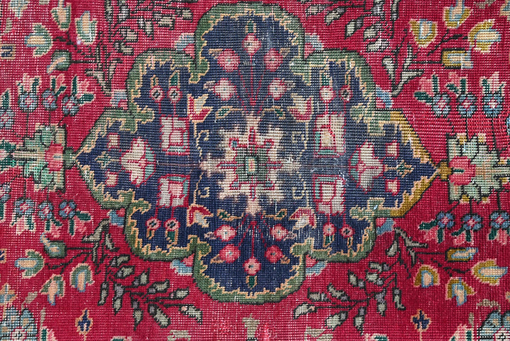 red Accent rug 2' 11" x 4' 2"