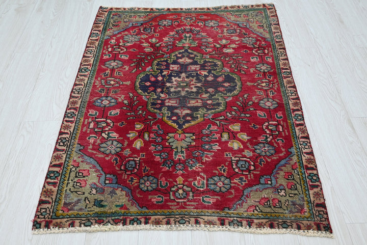 red Accent rug 2' 11" x 4' 2"
