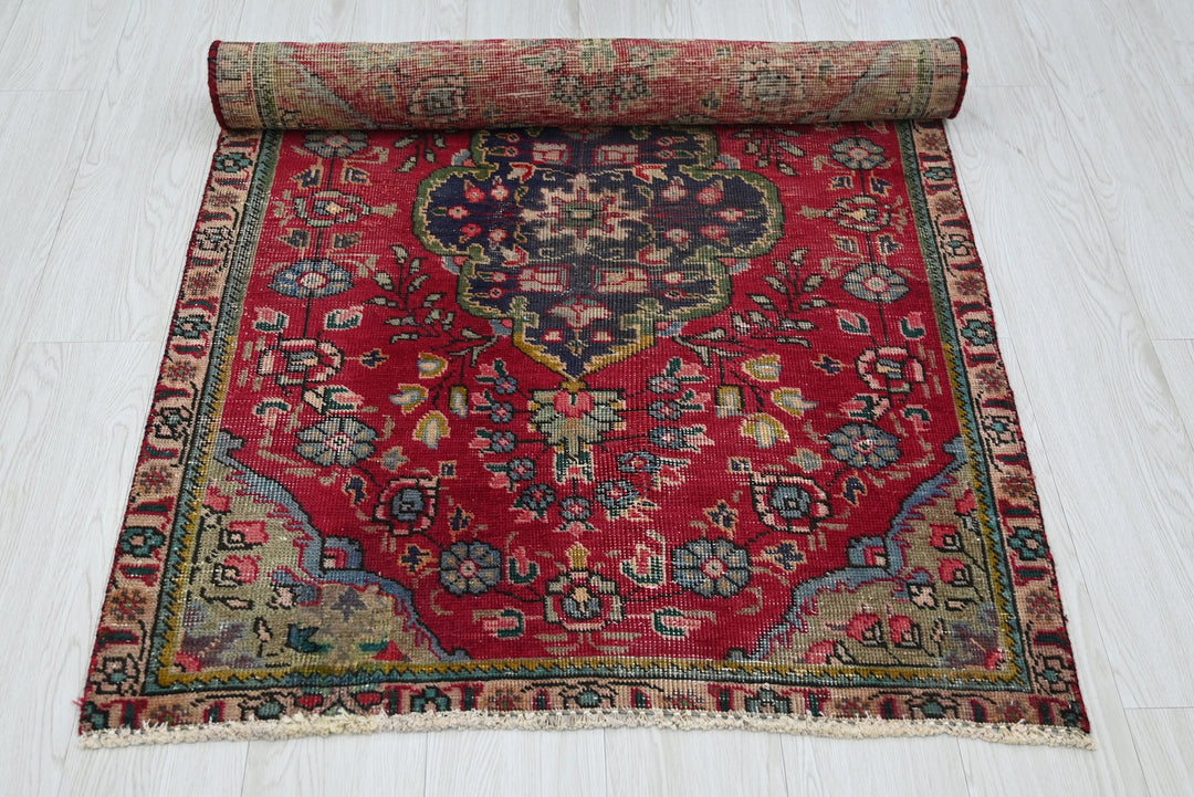 red Accent rug 2' 11" x 4' 2"