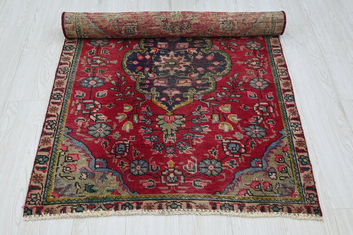 red Accent rug 2' 11" x 4' 2"