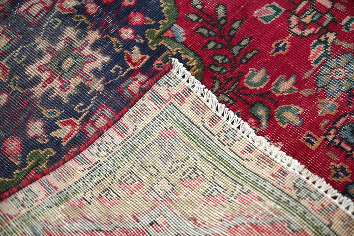 red Accent rug 2' 11" x 4' 2"