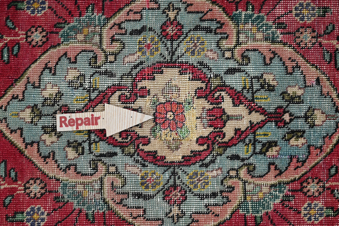 red Accent rug 2' 9" x 5' 2"