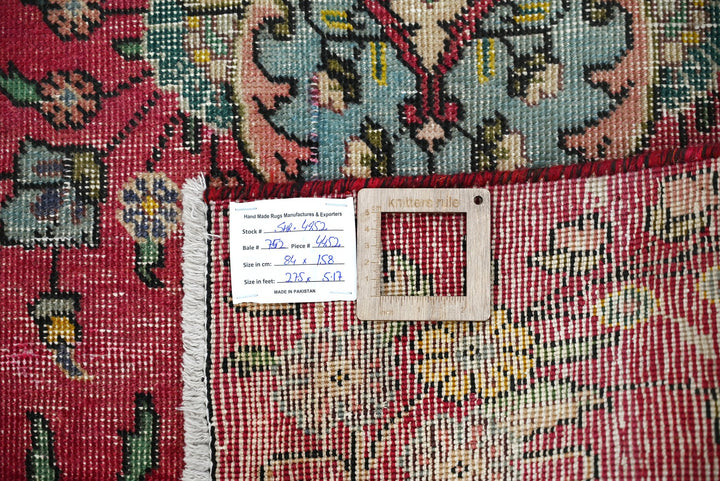 red Accent rug 2' 9" x 5' 2"