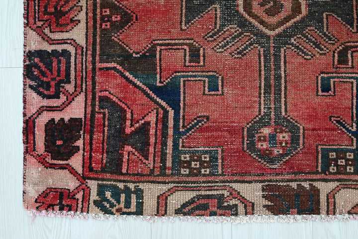 red Accent rug 3' 1" x 4' 9"