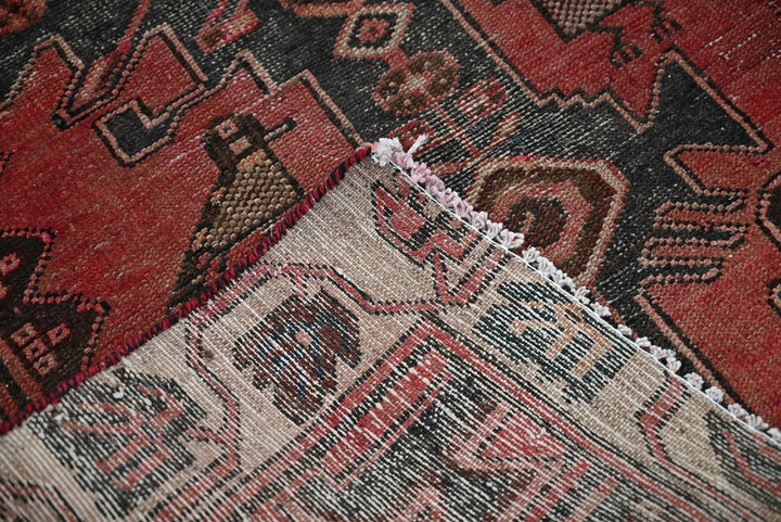red Accent rug 3' 1" x 4' 9"
