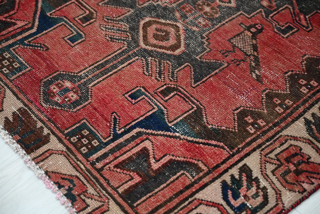 red Accent rug 3' 1" x 4' 9"