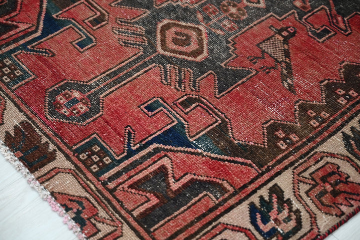 red Accent rug 3' 1" x 4' 9"