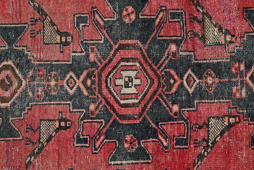 red Accent rug 3' 1" x 4' 9"