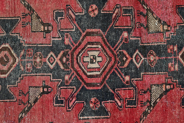 red Accent rug 3' 1" x 4' 9"
