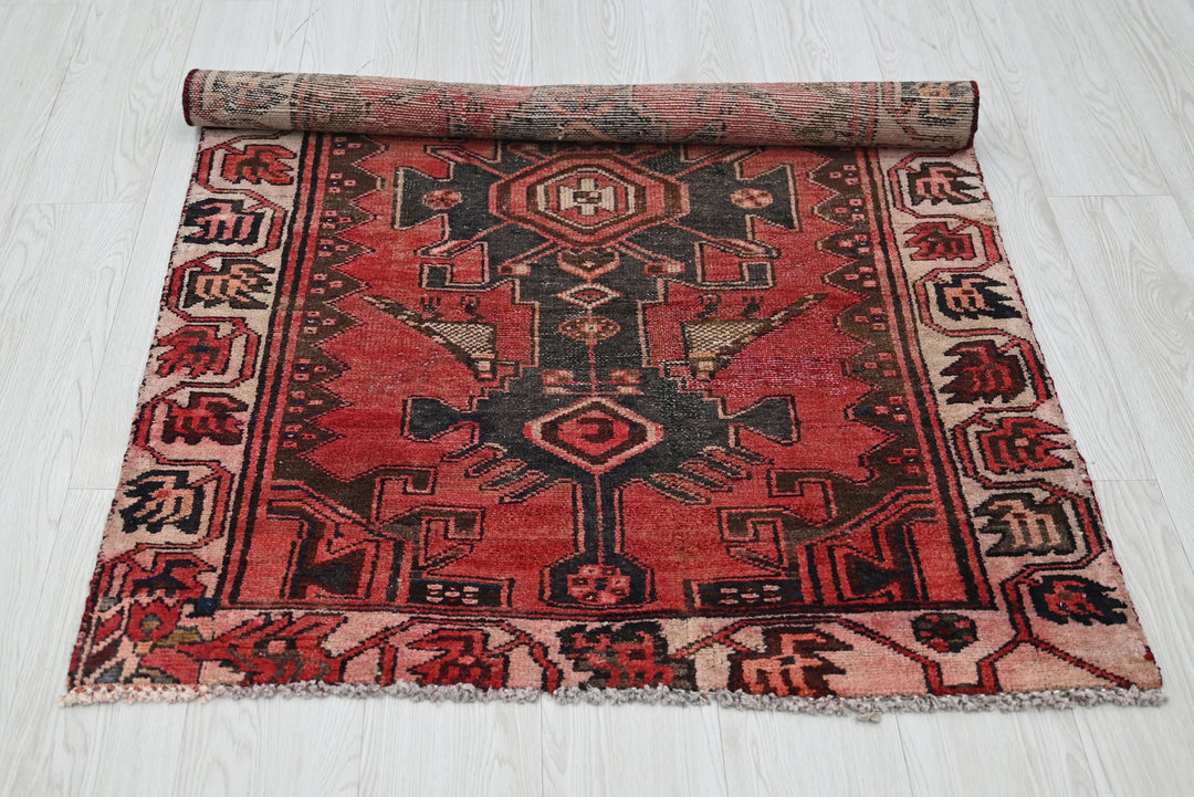 red Accent rug 3' 1" x 4' 9"