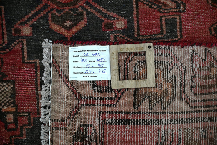 red Accent rug 3' 1" x 4' 9"