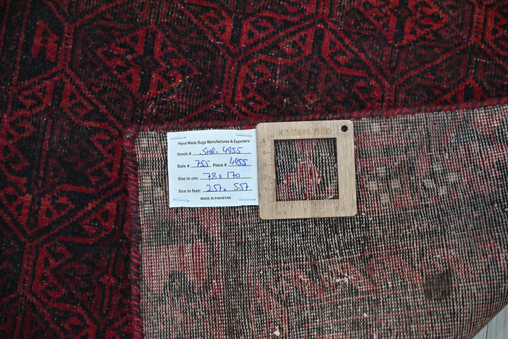 red Accent rug 2' 7" x 5' 7"