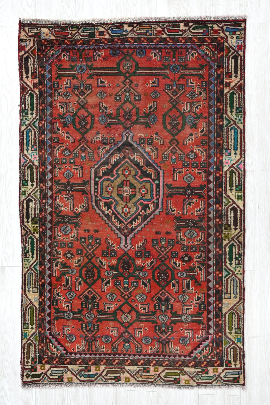 red Accent rug 2' 9" x 4' 5"