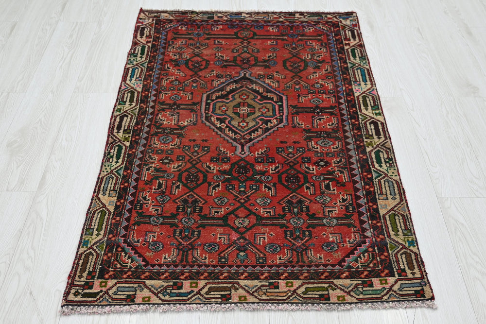 red Accent rug 2' 9" x 4' 5"