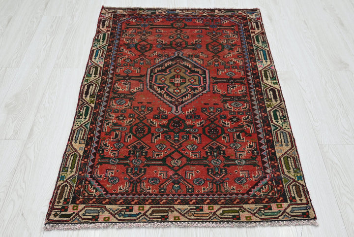 red Accent rug 2' 9" x 4' 5"