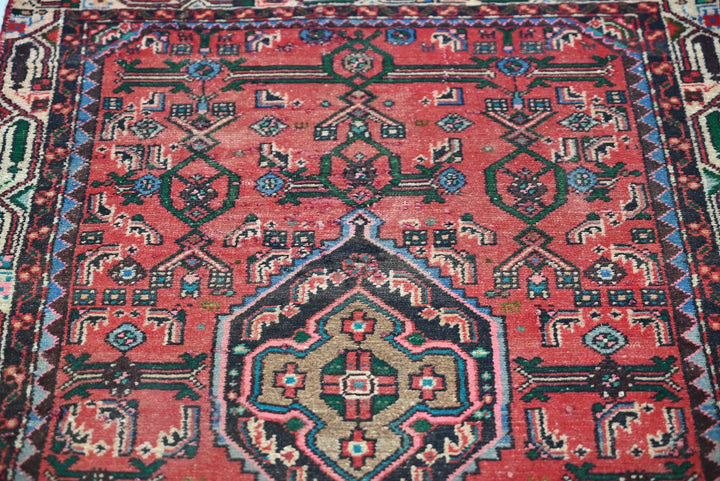 red Accent rug 2' 9" x 4' 5"