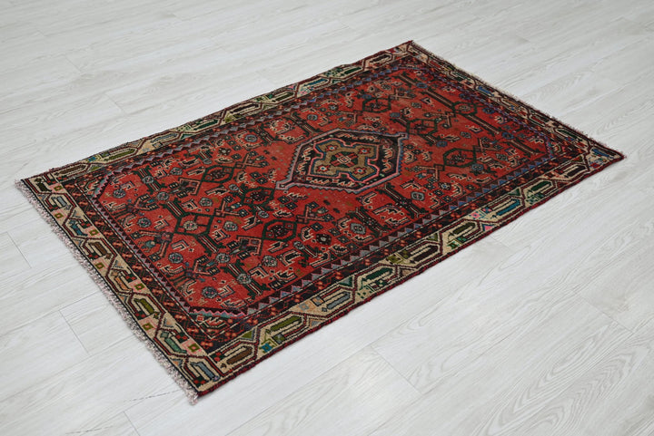 red Accent rug 2' 9" x 4' 5"