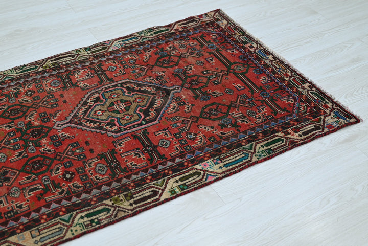 red Accent rug 2' 9" x 4' 5"