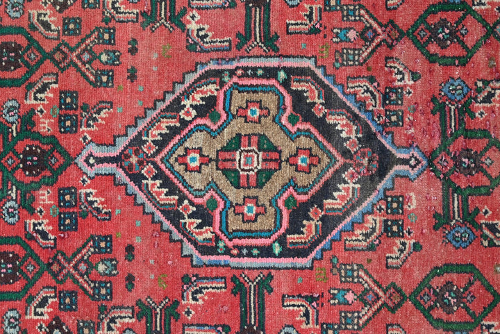 red Accent rug 2' 9" x 4' 5"