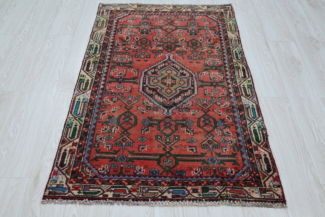 red Accent rug 2' 9" x 4' 5"