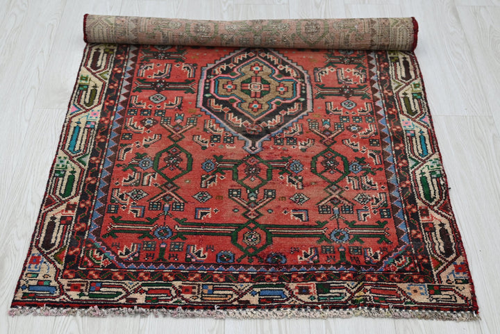 red Accent rug 2' 9" x 4' 5"