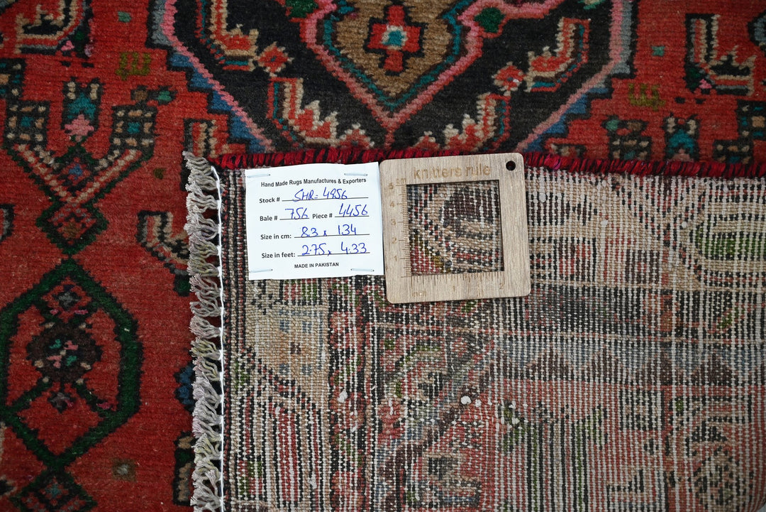 red Accent rug 2' 9" x 4' 5"