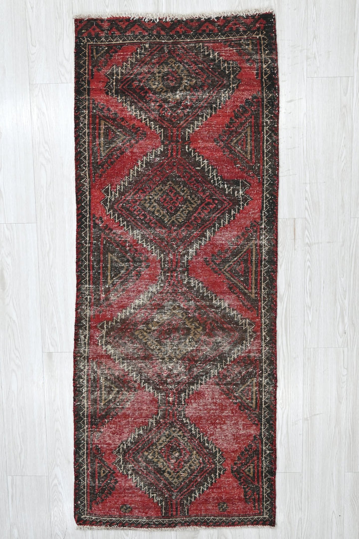 red Runner rug 2' 3" x 5' 10"