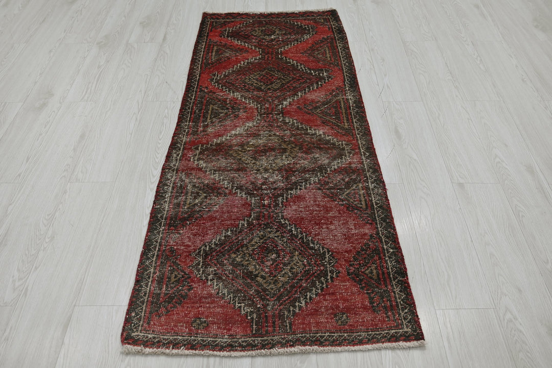 red Runner rug 2' 3" x 5' 10"