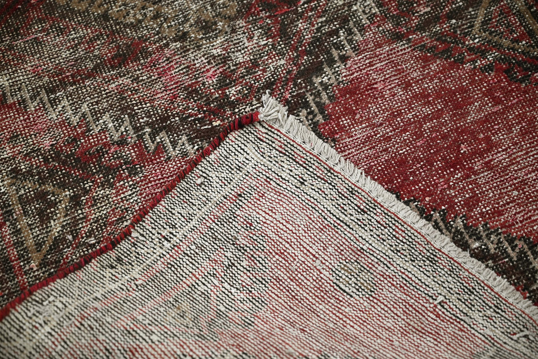 red Runner rug 2' 3" x 5' 10"
