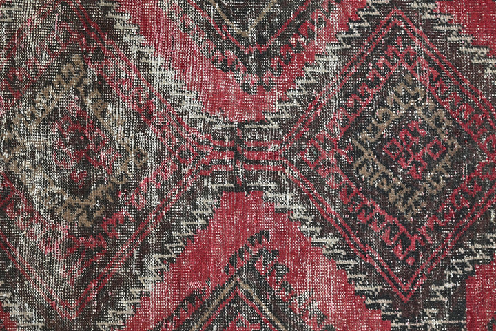 red Runner rug 2' 3" x 5' 10"