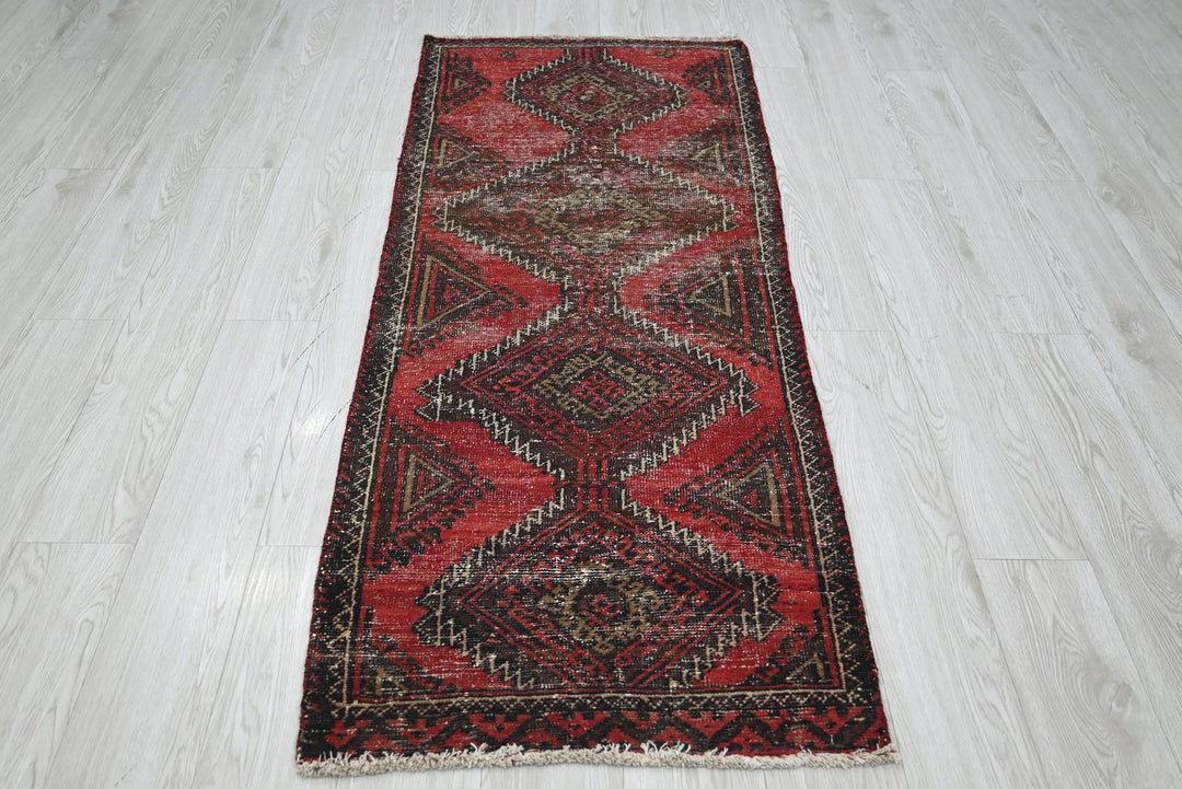 red Runner rug 2' 3" x 5' 10"