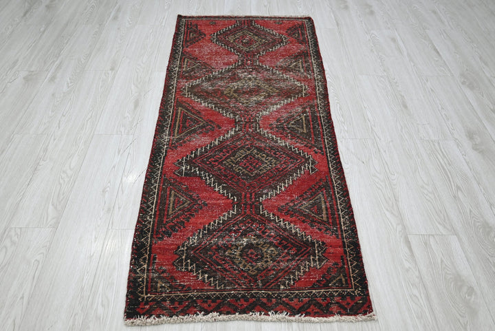 red Runner rug 2' 3" x 5' 10"