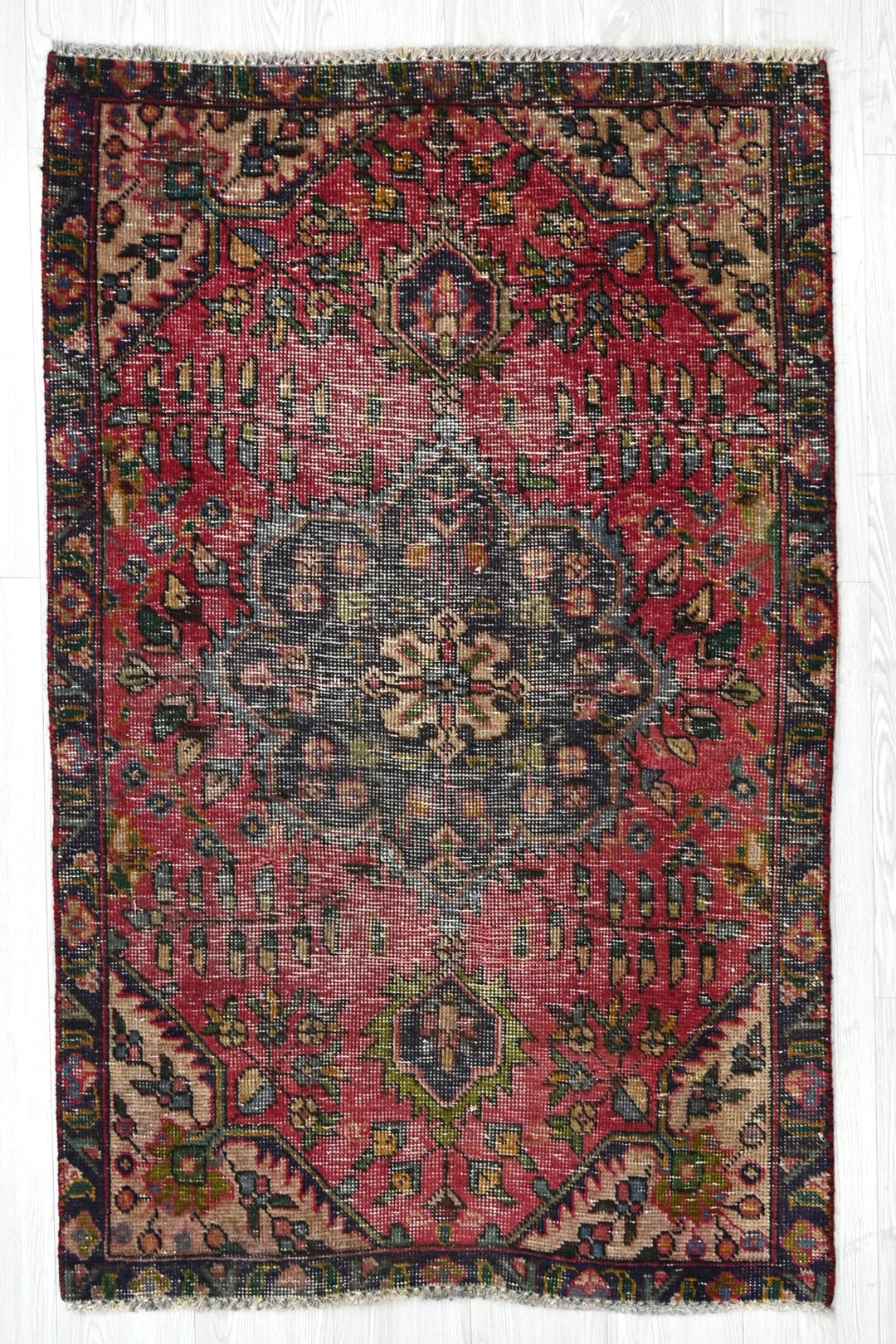 red Accent rug 2' 9" x 4' 4"