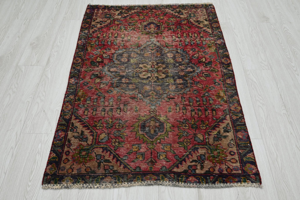 red Accent rug 2' 9" x 4' 4"